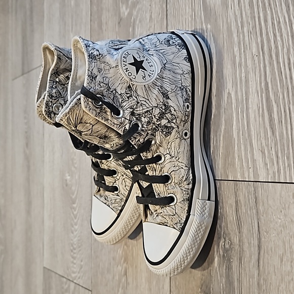 Converse Chuck Taylor Hi Top. Floral print sneaker. US 6 UK 4 - Picture 4 of 10